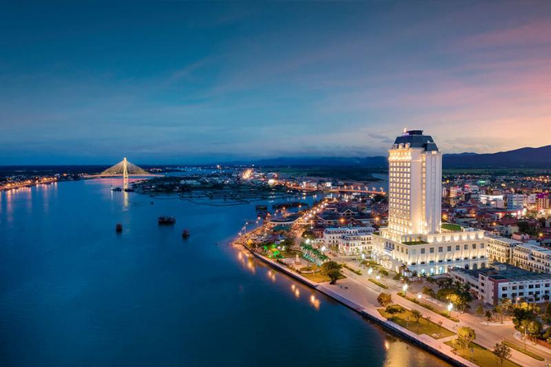 Bản đồ địa lý tỉnh Hà Tĩnh ở miền nào của Việt Nam, thể hiện vị trí trong Bắc Trung Bộ, các vùng núi, đồng bằng, ven biển, sông ngòi, và đường biên giới giáp ranh